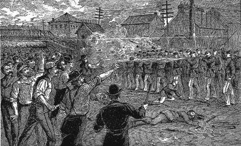 1877 Battle of the Viaduct, Chicago showing rows of soldiers firing intro crowd of protesters. By http://libcom.org/history/articles/us-rail-strikes-1877, Public Domain, https://commons.wikimedia.org/w/index.php?curid=39083579