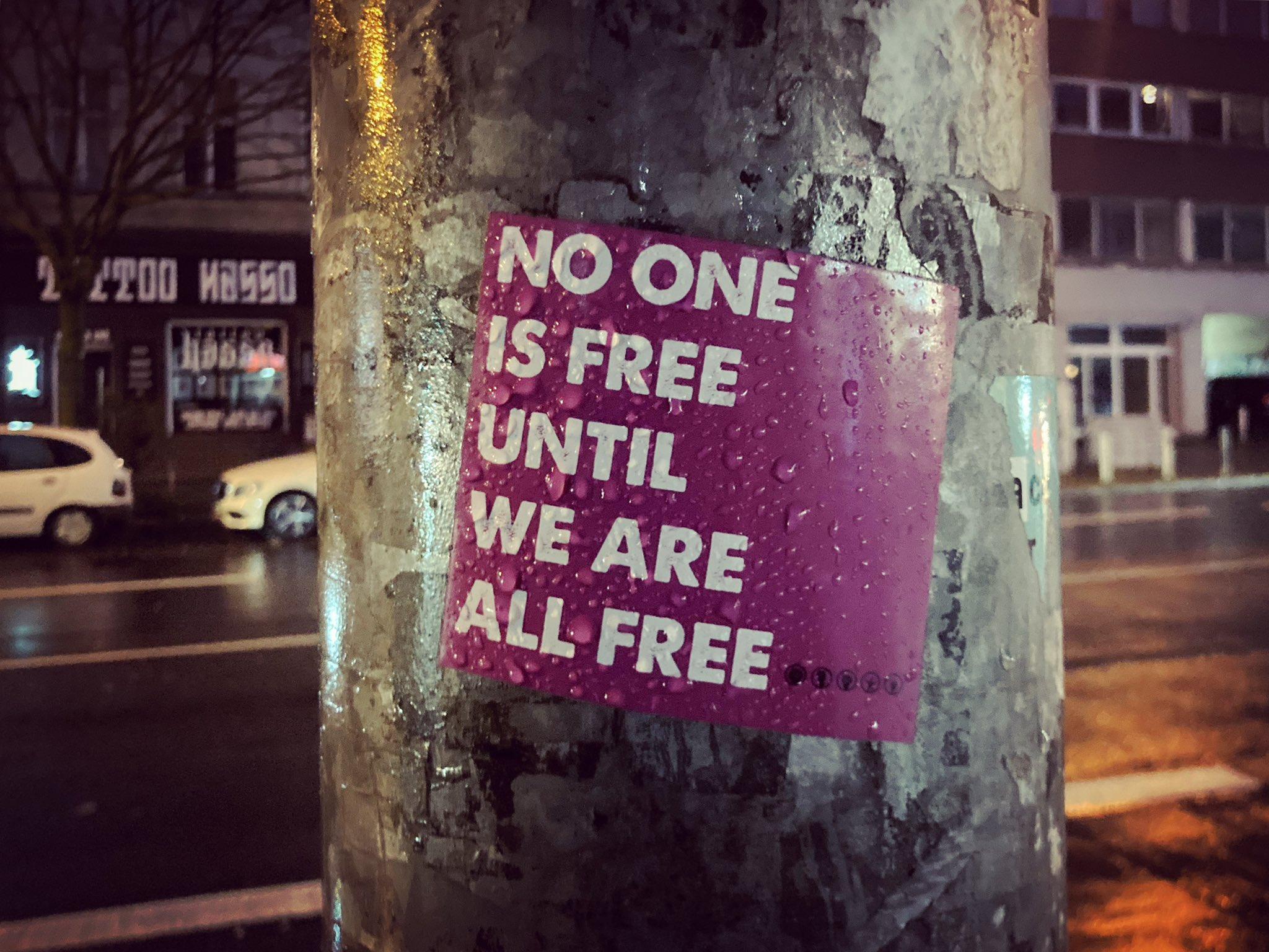 2 ¿TOO MASSONO ONEIS FREEUNTILWE AREALL FREE