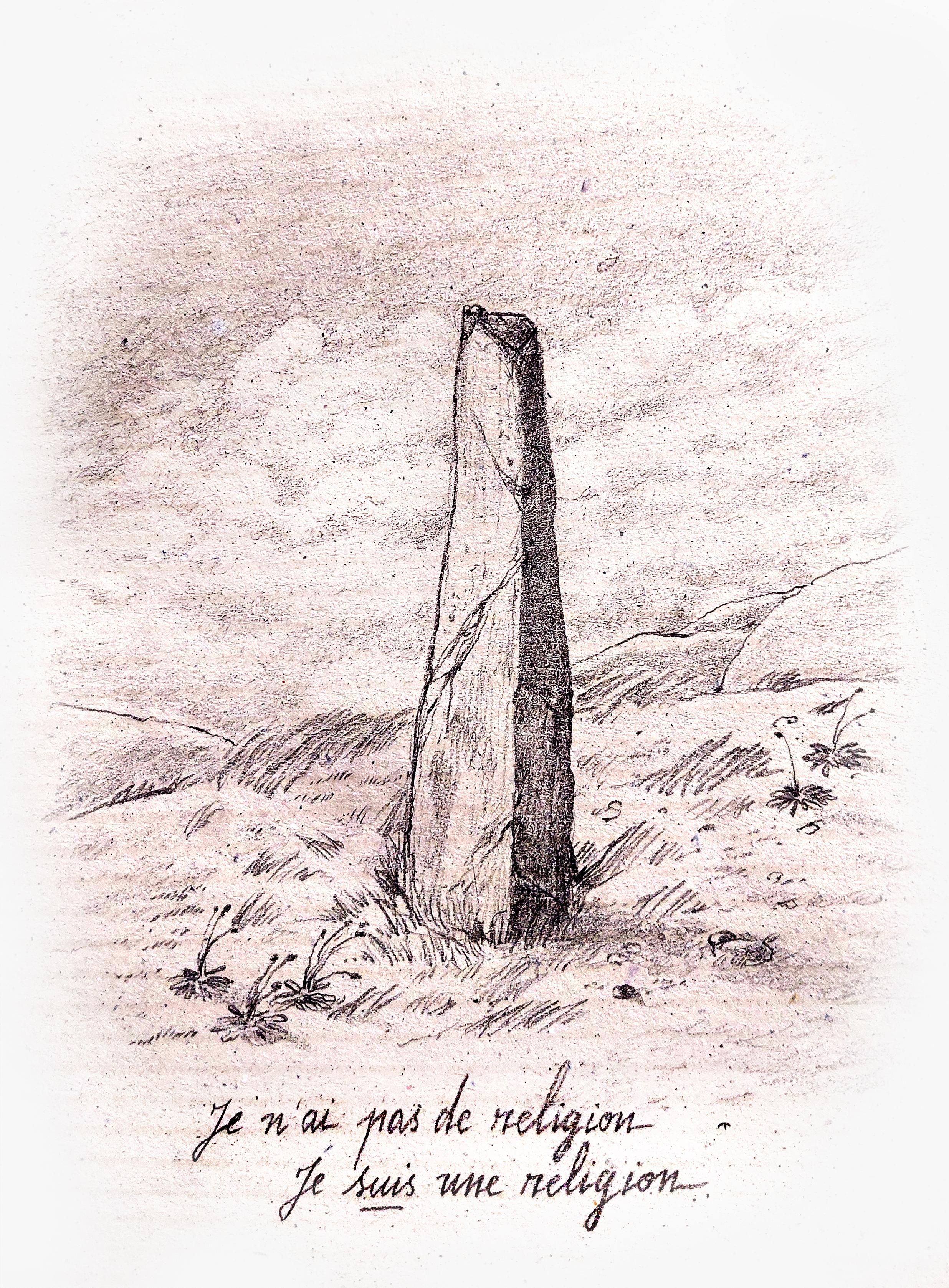 Illustration au crayon et en noir et blanc d'une pierre levée dans des plaines des Hauts Plateaux de Madagascar avec la légende "Je n'ai pas de religion, je suis une religion".
